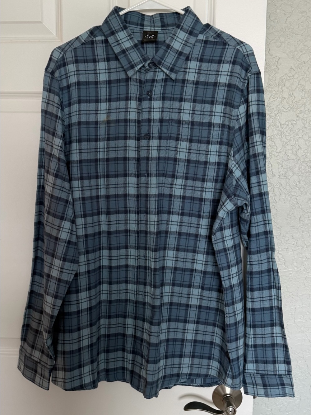 Oakley Men’s L Blue Plaid Flannel Button-Up Pockets Regular Fit